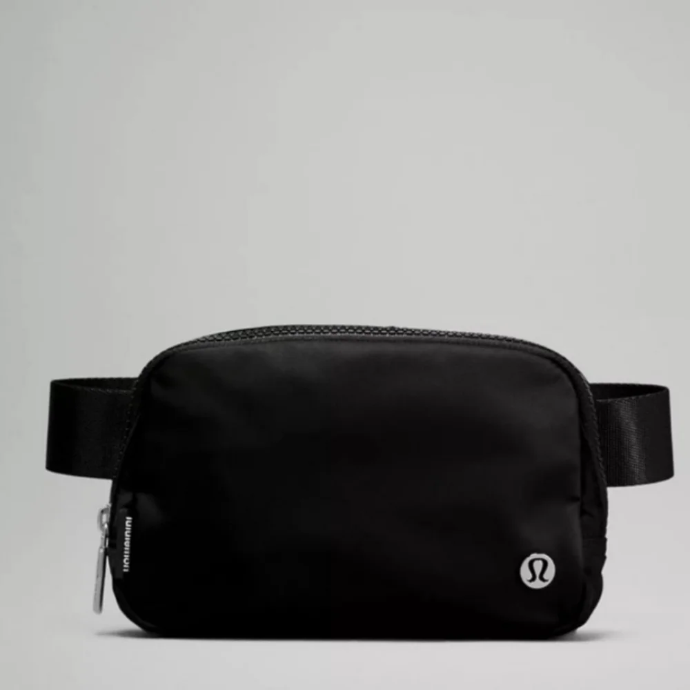NWT LULULEMON BAG 1L